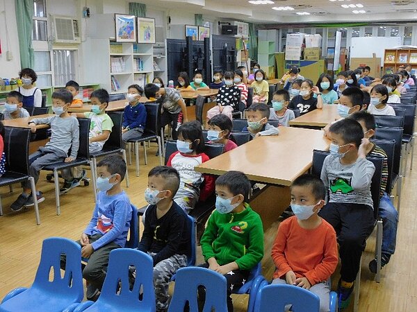 動保處生命教育巡迴課程,落實動保教育向下紮根。圖/新北市府提供