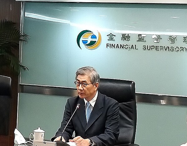 金管會宣布將啟動「打炒房」專案金檢,並篩選10家銀行進行金檢,查核重點包括餘屋貸款、土建融、投資客及豪宅貸款。圖為金管會主委黃天牧/好房網News記者林和謙攝