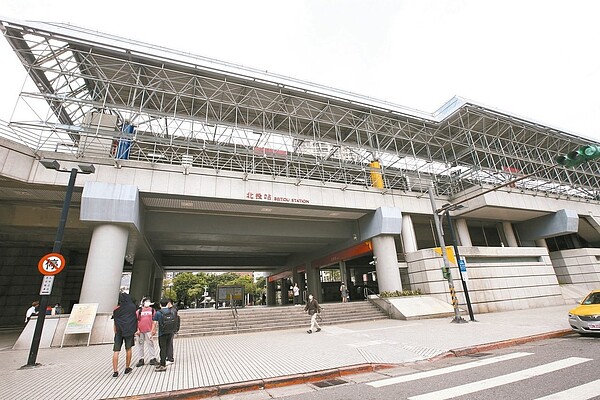 捷運北投站沿線噪音大,附近里民身心靈嚴重受到影響。圖/聯合報系資料照