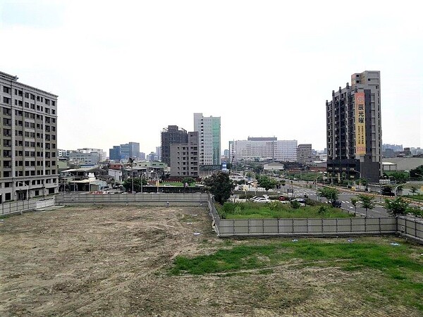 台商、建商互搶地,今年前八月交易已突破兆元。示意圖/鄉林不動產提供