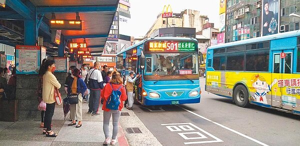 基隆市公車連年虧損，交通處增編約1億元預算補貼公車處。（翻攝照片／陳彩玲基隆傳真）