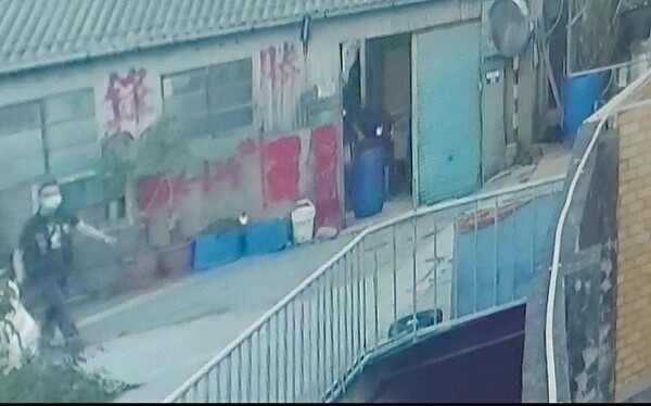 台中市男子徐德益涉嫌殺人裝桶藏屍,其中一桶藏在豐原區三豐路的老家工廠。記者陳宏睿/翻攝