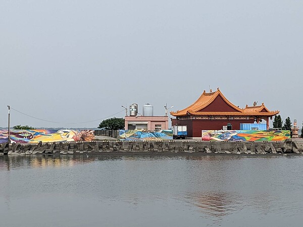 汕尾漁港特色彩繪。圖/高雄市府提供
