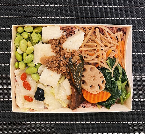網友大讚高鐵的素食便當。圖/擷自PTT
