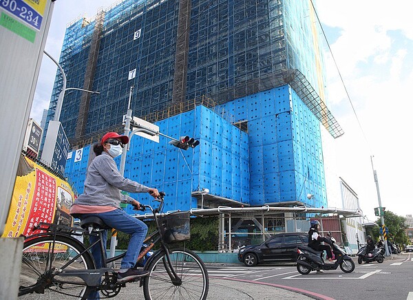 資金行情炒熱房市,熱錢流入首購區,將興建中預售屋轉手獲利也十分驚人。 聯合報系資料照