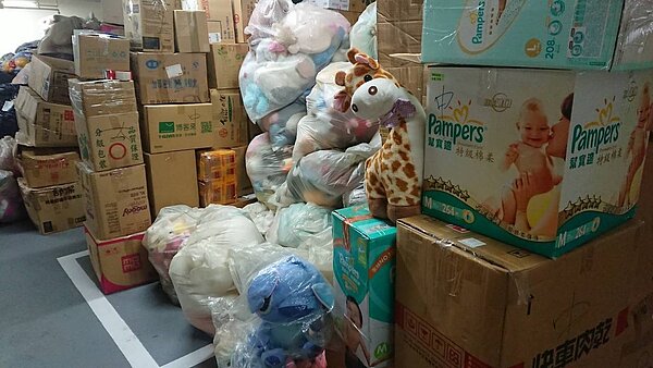 絨毛玩偶造型可愛,很多民眾捨不得丟棄,希望捐出後,有新主人喜愛它們。記者簡慧珍/攝影