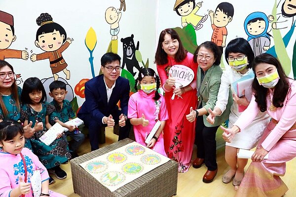 高雄新住民會館揭牌。圖／高雄市政府提供