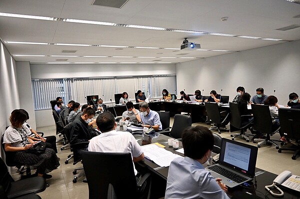 台中市政府經濟發展局日前召開109年第7次「投資障礙排除會議」。圖/台中市政府提供