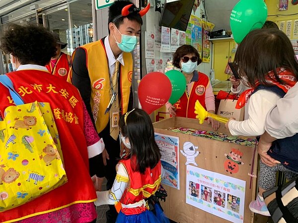 古莊發展協會踩街要糖活動