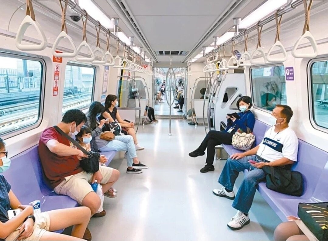 桃園機場捷運車廂。圖/桃捷公司提供