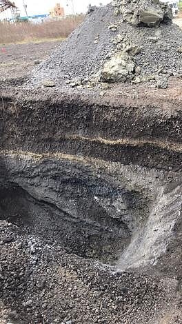 環檢警聯手開挖學甲工業地釐清爐碴使用情形。圖/台南市府提供