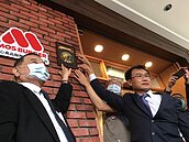 台灣豬標章代表100%國產是假的　香腸「腸衣」可用進口