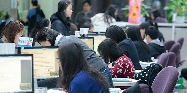 主因疫情影響企業將減收300億,但證交稅收增81.2億成長最大。圖/中時電子報資料照片