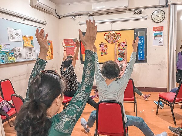 與北市社會局合作,開辦健康操課程給長者。(圖/楊佩庭攝)