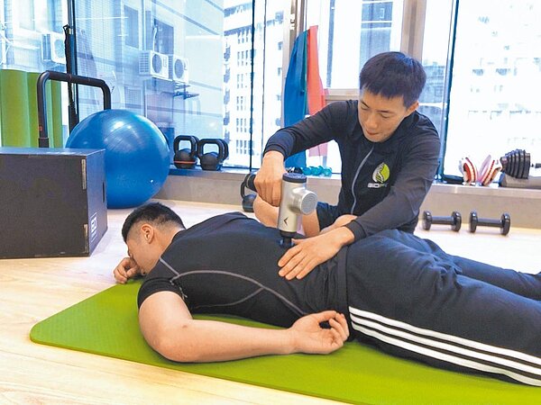 台北市法務局2日早上接獲約20件「牛番茄健身房」消費者申訴，許多消費者在無預警下收到惡性倒閉通知。（截自BioFit智慧健身臉書）