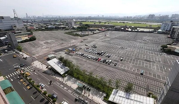 味全三重舊廠區經都市計畫變更後,茂德集團將回饋一棟「第二行政中心」給新北市府,總計約3萬坪。圖/聯合報系資料照片