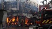 台中繼光街商圈火警　知名老餅店「一福堂」濃烈火煙竄天
