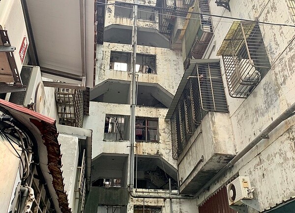 位於南港區東新里的「中視新都會」屋齡已逾30年。圖/台北市都更處提供