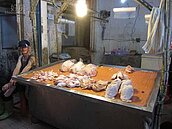 禁宰活禽雞肉攤生意差　大溪50年老店走入歷史