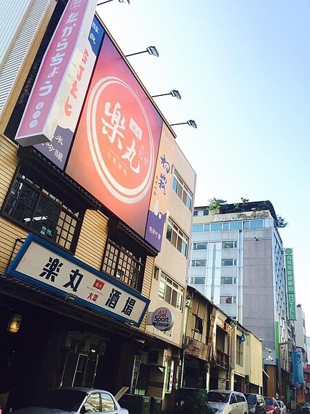 台中市林姓餐飲業者在中區萬春宮旁花一年多花功夫整合土地,開5家店如同造街,但不敵中區沒落已轉賣。圖/民眾提供 陳秋雲