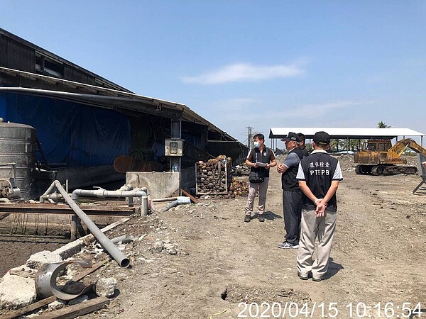 屏東縣府環保局指出,針對財夯公司,每月都有聯合相關單位稽查,3年來對財夯公司開出33張罰單,金額近140萬元,近5個月的陳情數也下降到個位數。圖/屏縣府環保局提供