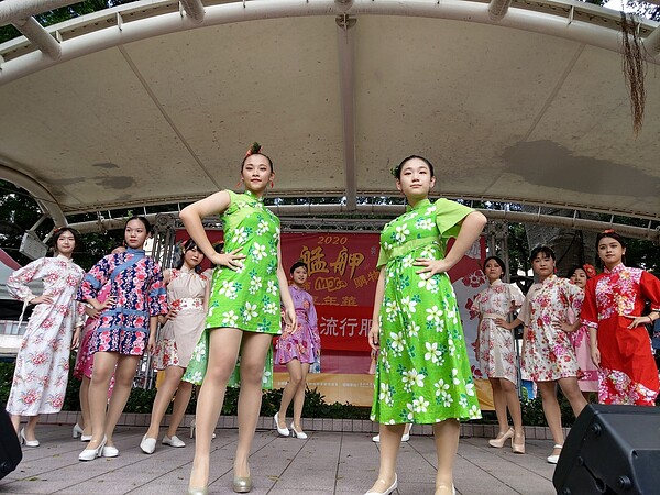 台北市鼓勵地方商圈發揮創意,圖為艋舺服飾購物嘉年華活動/台北市政府提供