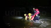 金山八煙野溪泡湯女被沖走2小時　溪流湍急搜救困難