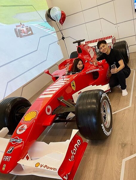 林志穎家中就擺放著一台F1賽車。圖/取自janetdazzling ig帳號