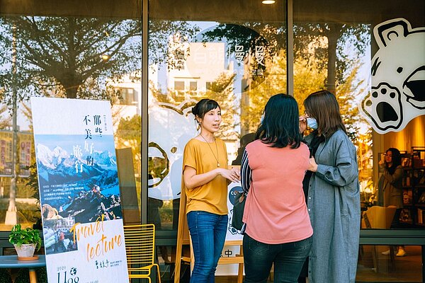 富宇建設日前邀請旅行作家曹馥年,舉辦「那些不美好的旅行」分享會。圖/富宇建設提供