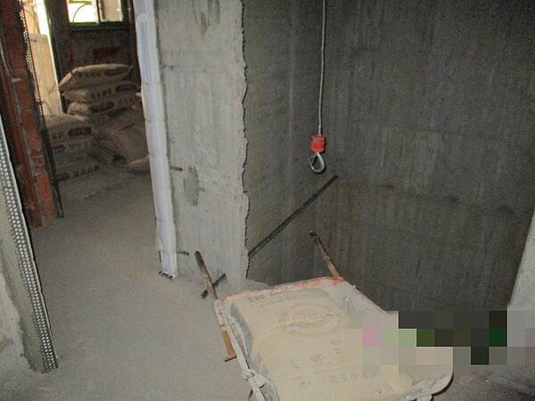 台南市安平區疑發生建築工地工安意外,黃姓男工人墜 樓不幸身亡。圖/讀者提供