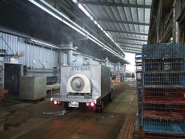 動保處定期支援新北禽全場消毒。圖/新北市政府提供