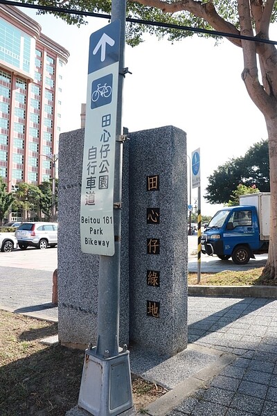 承德路銜接大業路的尾端,有一處不起眼的告示牌,寫著「田心仔步道」。圖/李紹瑜攝