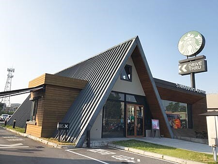 星巴克全台門市突破500店大關,未來還將積極布局「含金量」高的特色門市。圖為嘉義民雄特色門市。圖/劉馥瑜