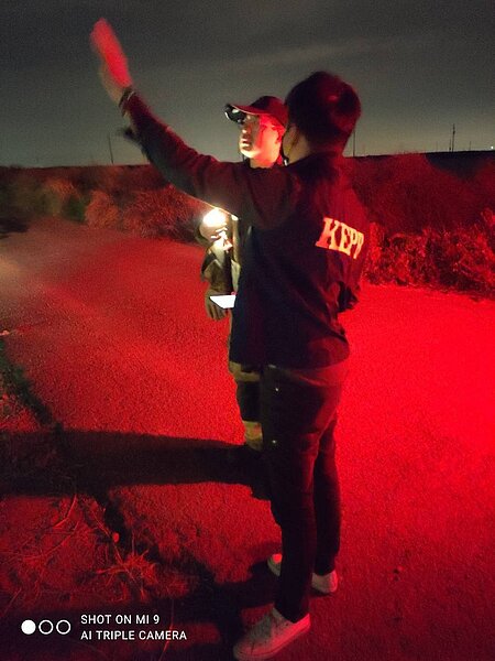 高雄市區昨晚瀰漫一股燒焦異味,環保局追查出源頭是台南歸仁區一處雜草大火,燒了8公頃。圖/高雄市環保局提供