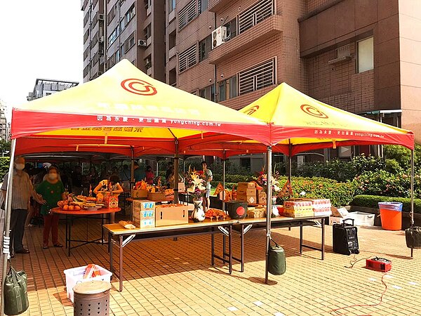 永慶房屋提供帳棚、人力及相關物資，協助社區活動圓滿舉行。圖／永慶房產提供