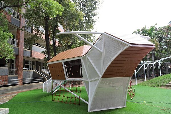 嘉義縣第一座特色遊戲場,南新國小水牛城堡啟用。圖/嘉義縣政府新聞行銷處提供