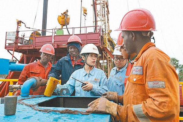 中油查德礦區工作畫面。圖/中油提供