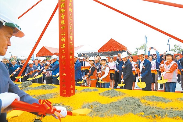 台中市府團隊推動多項重大政策，包括台中國際會展中心、潭子聚興產業園區、大智路貫通、捷運綠線、水湳中央公園等，為投資環境打下良好基礎。圖／盧金足攝