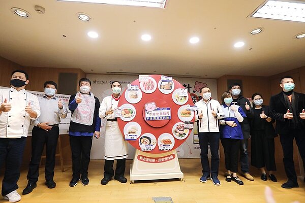 新北餐飲店家豬肉「標出萊」,提供民眾更充足的資訊安心選購。圖/新北市府提供