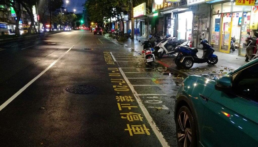 為解決內科長年交通壅塞問題,北市府將於園區周遭進行「時段性禁止停車格」。圖/台北市政府提供