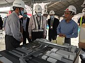 看好岡山車站前開發案　他說：投資10億可獲20億效益