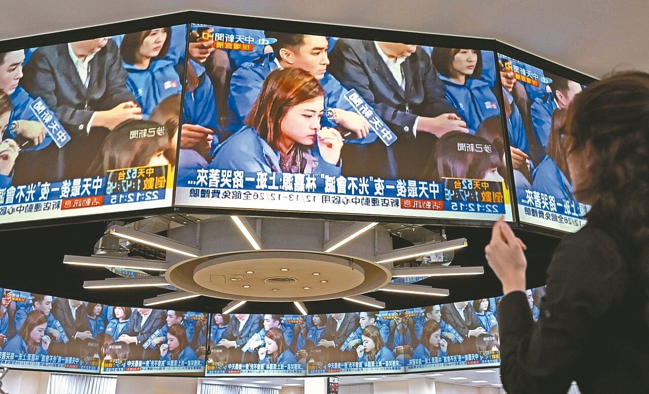 	中天新聞台12日將關台，舉行倒數四十二小時不斷電直播直到斷訊。 記者陳柏亨／攝影