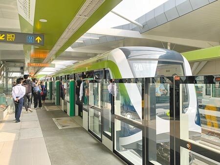 台中捷運綠線上月16日開始試營運，21日卻出現列車車廂連結器軸心斷裂情況，使得通車期限可能受影響。（本報資料照片／林欣儀台中傳真）