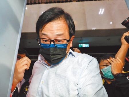 檢廉追查勞動基金炒股弊案,懷疑不止勞金局前投資組長游迺文涉案,將深入追查是否有集體貪汙情事。