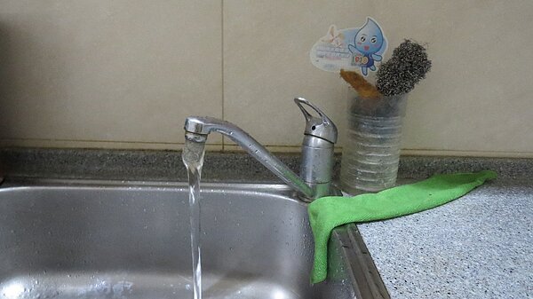 苗栗縣通霄鎮、西湖鄉、後龍鎮約3460戶,12月15日上午9點至晚上8點停水11個小時,台灣省自來水公司籲請用戶注意。本報資料照片