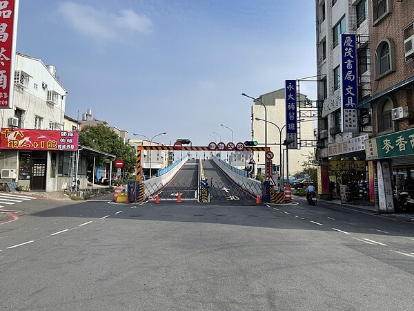 台南市北區長榮路鋼便橋，預定本月15日上午10點通車啟用。圖／讀者提供