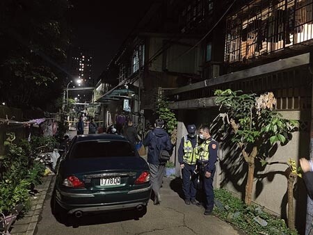 陳姓被害人在板橋大觀路住處遭凶嫌闖入殺傷，送醫急救後已回復生命跡象。（王揚傑攝）