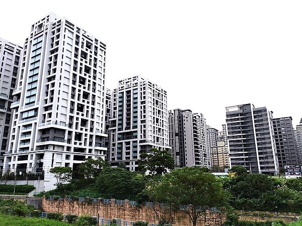 央行近日祭出針對公司法人購買住宅的不動產貸款管制,恐怕公司法人買房、短期交易獲利的情況早已被掌握。示意圖/好房網News記者林和謙攝