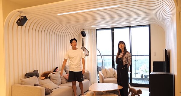 尼克與老婆Ashly二度買房,這次成果讓他們十分滿意。圖/截自YouTube《尼克&ASHLY》