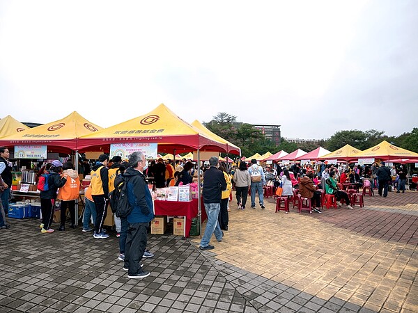 永慶房屋贊助主辦單位70頂帳篷，助攻園遊會圓滿落幕。圖／永慶房產集團提供